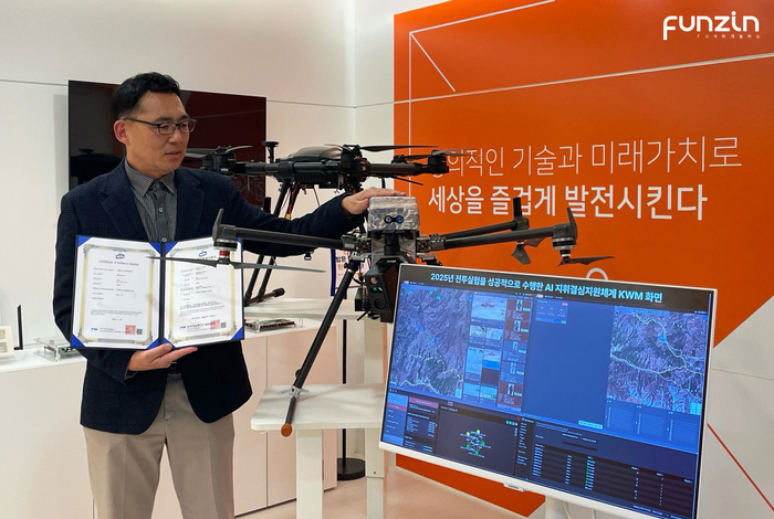전지훈 펀진 부사장이 KWM-Ocelot 기술이 탑재된 드론을 설명하고 있다. (펀진 제공)