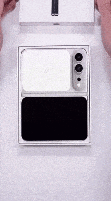 애플이 첫 폴더블 스마트폰 '아이폰 폴드'의 언박싱 영상이 소셜미디어에 퍼지며 화제를 모은 가운데 해외 매체들은 이 영상이 실제 기기가 아니라 조작된 콘텐츠일 가능성이 크다고 평가했다. 사진=엑스 @seraleev