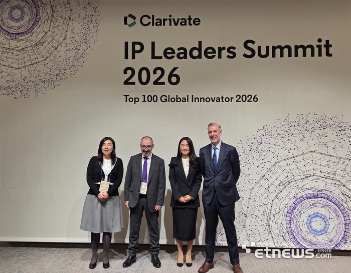 '클래리베이트 IP리더스 서밋 2026' 행사에 앞서 샬롯장 디렉터, 글렌 나스 수석 부사장, 이세림 본부장, 에드 화이트 센터장(왼쪽부터)이 기념촬영했다.