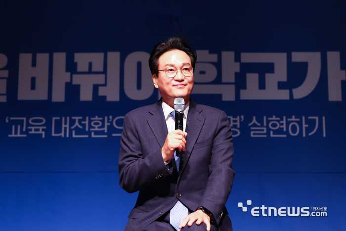 안민석경기도교육감 예비후보가 9일 학교 운동장을 배움과 휴식이 공존하는 공간으로 전환하는 '그린 오아시스' 조성 정책을 발표했다.