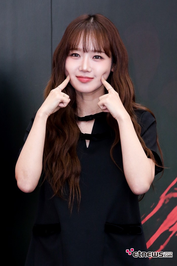 [ET포토] 최유정, '양복 콕콕~큐트걸'