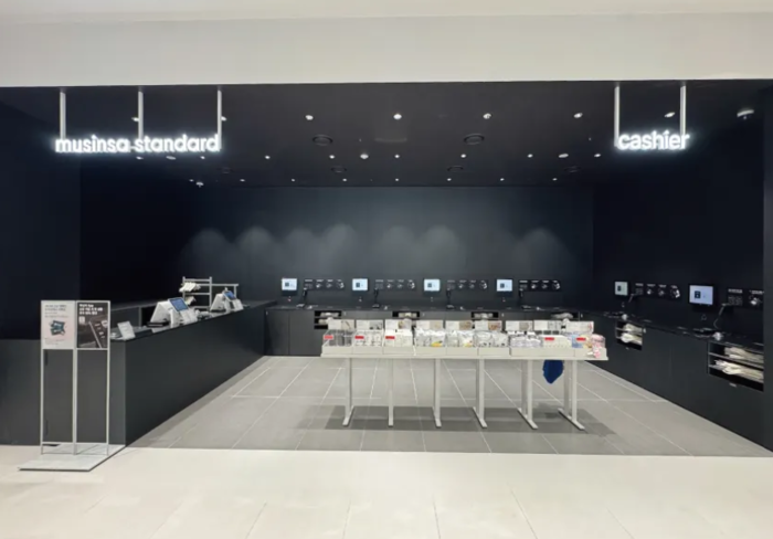 무신사 스탠다드 트리플스트리트 송도점에 설치된 무신사 셀프 포스 (자료 무신사)