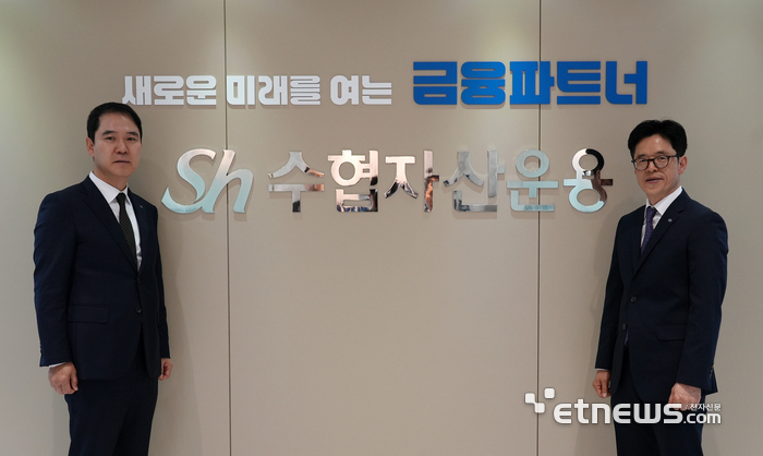 신학기 Sh수협은행장(왼쪽)과 김윤호 Sh수협자산운용 신임 대표. [사진= Sh수협은행 제공]