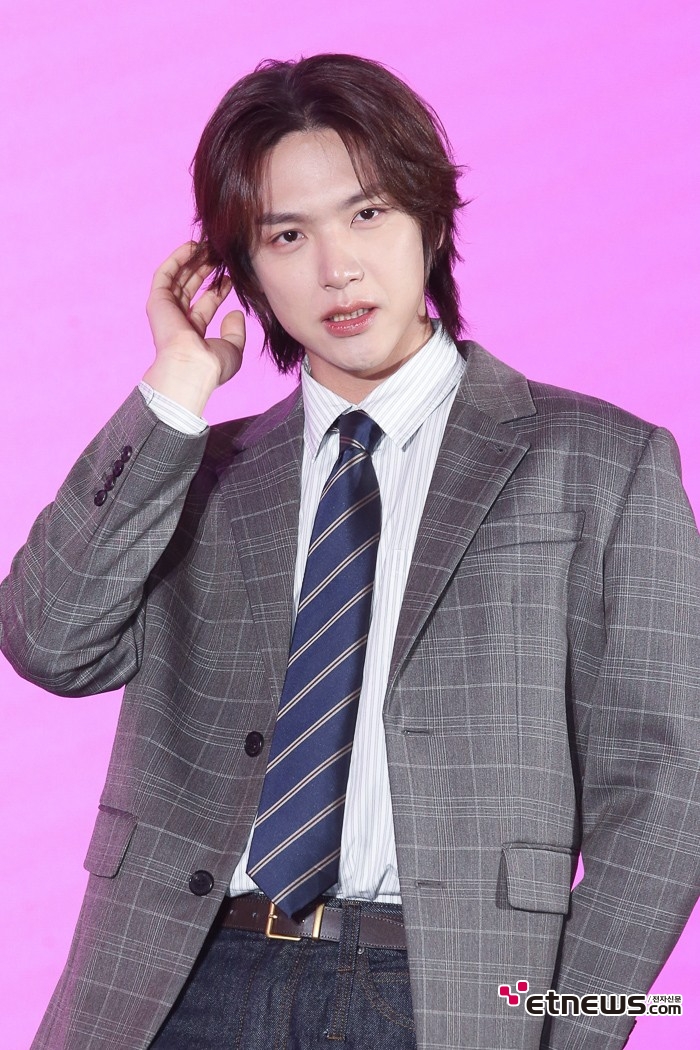 [ET포토] 김재현, '장발이 어울리는 선생님'