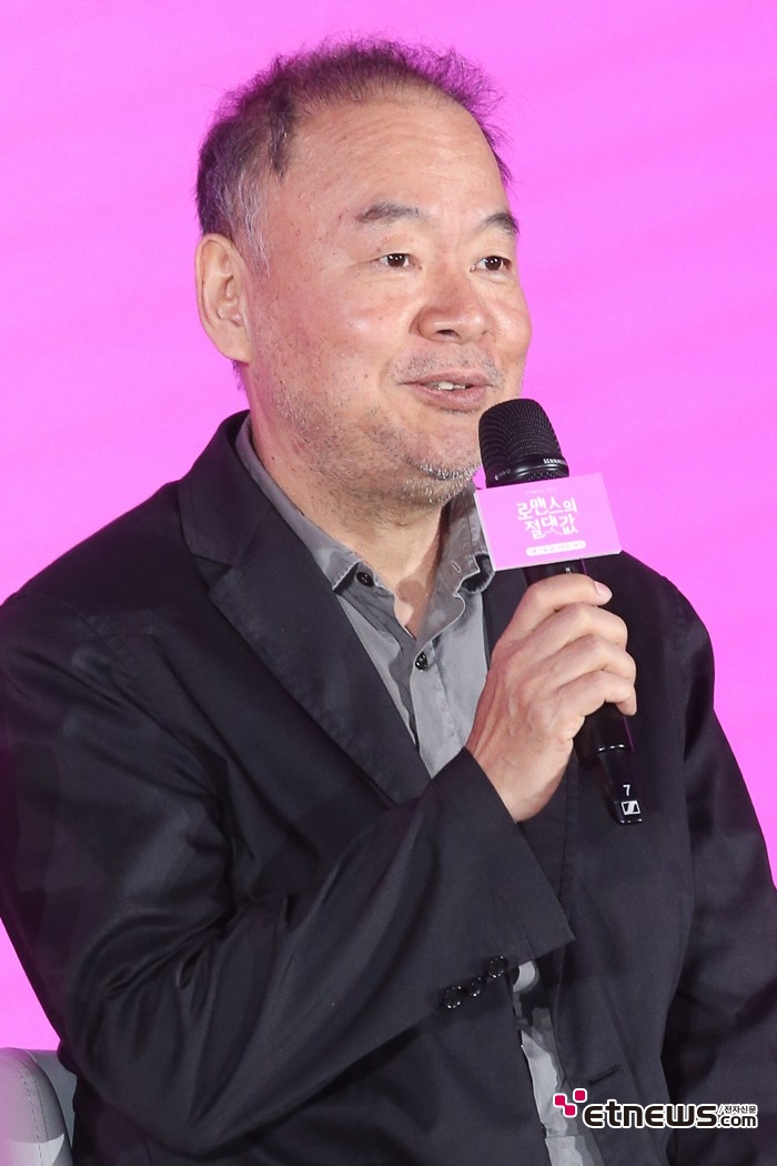 [ET포토] 이태곤, '쿠팡 플레이 로맨스의 절대값 연출가'