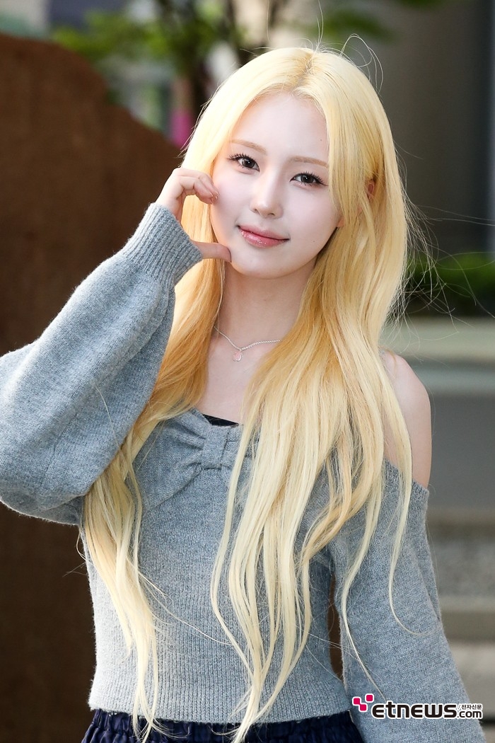 [ET포토] 이프아이 원화연, '작은 얼굴에 꽉찬 예쁨'