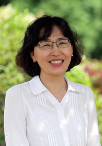 차세대 초형광 OLED 소재기술을 개발한 경상국립대학교 김윤희 화학과 교수.