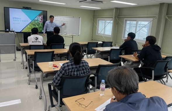 나주시가 초급 과정과 고급 과정으로 나눠 '2026년 스마트팜 현장 전문가 양성 교육'을 진행한다. 사진은 '2025년 스마트팜 현장 전문가 양성 교육' 모습.