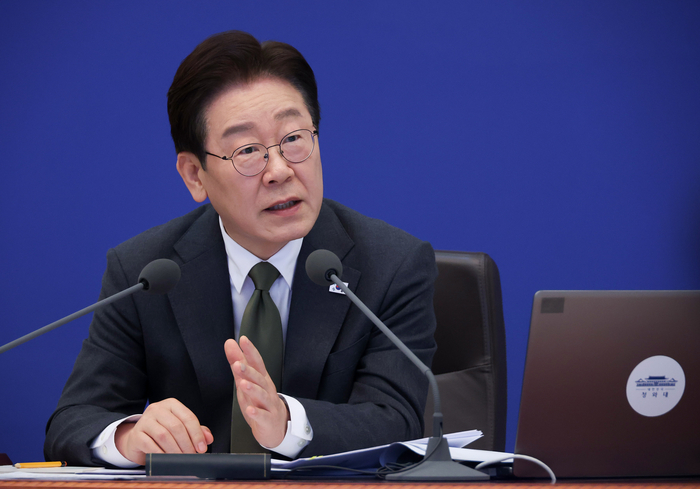 이재명 대통령이 14일 청와대에서 열린 국무회의 겸 비상경제점검회의에서 발언하고 있다. 연합뉴스