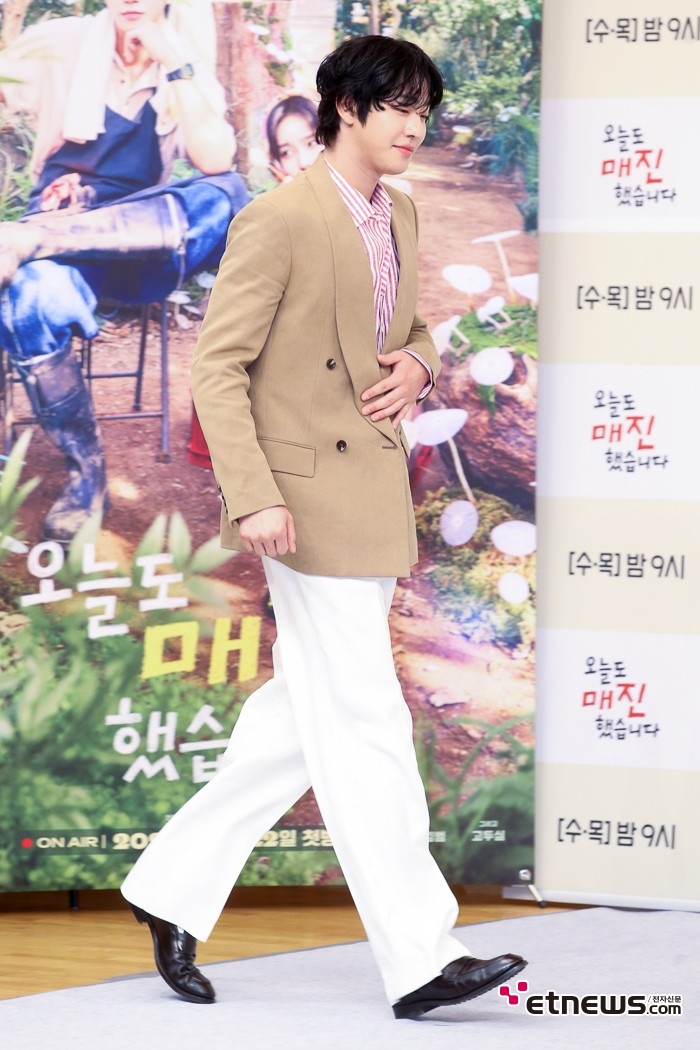 [ET포토] 안효섭, '봄의 신사'