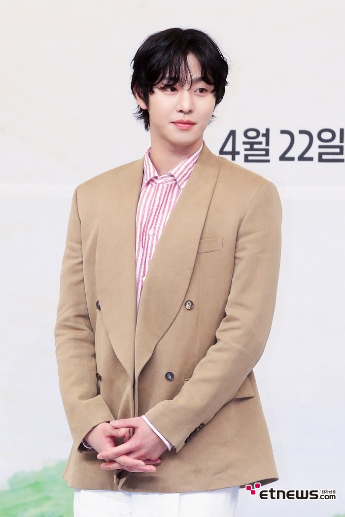 [ET포토] 안효섭, '예술가 같은 헤어 스타일'