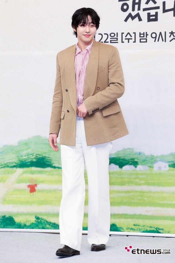 [ET포토] 안효섭, '로맨틱한 봄패션'