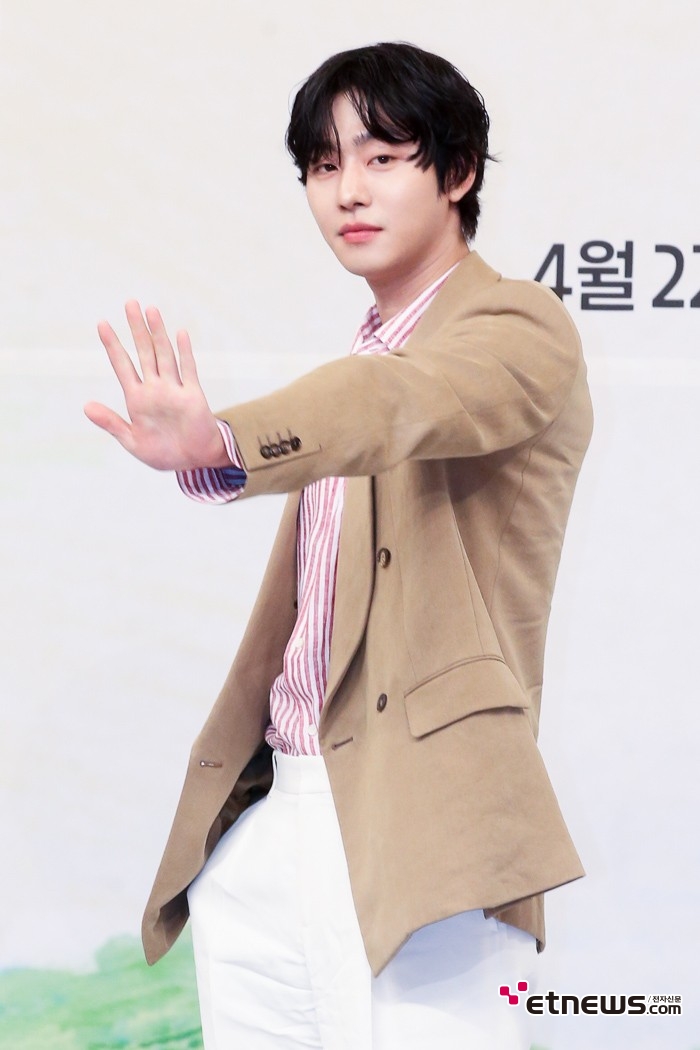 [ET포토] 안효섭, '완벽주의자의 단호한 표정'