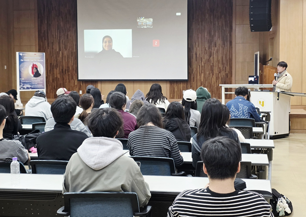 △지난 14일 호남대학교 반려동물산업학과가 개최한 '중동 반려동물 시장의 구조와 성장 가능성' 특강에서 한-중동 경제협력 전문가인 자흐라 알사피(Zahra Alsafi) 컨설턴트가 강연 하는 모습.