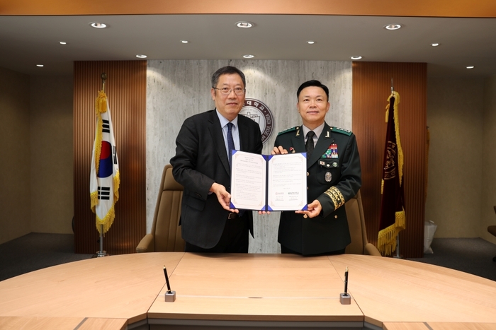 광운대학교는 육군사관학교와 지난 13일 광운대 화도관에서 국방·첨단과학기술 분야 전문인재 양성과 공동 연구 협력 강화를 위한 업무협약을 체결했다.(사진=광운대)