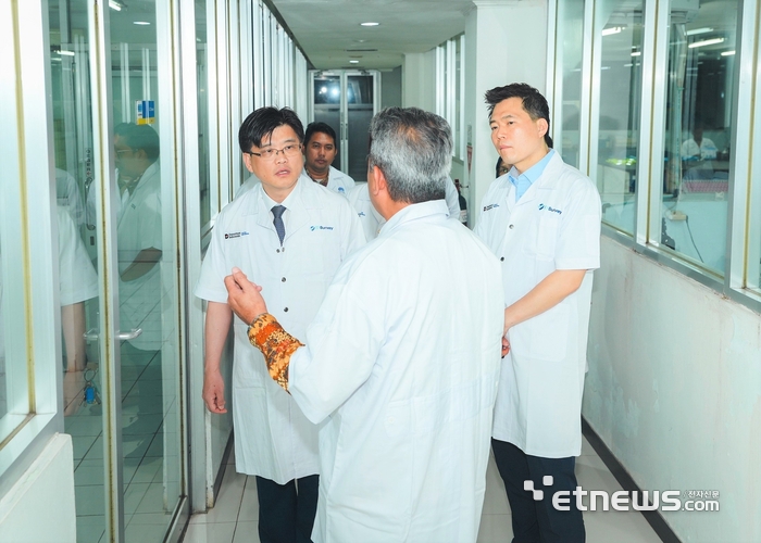 인도네시아 수코핀도 ANF 가입 심사를 위한 KTL 심사단의 시험소 품질 기술평가 진행 모습. KTL 제공