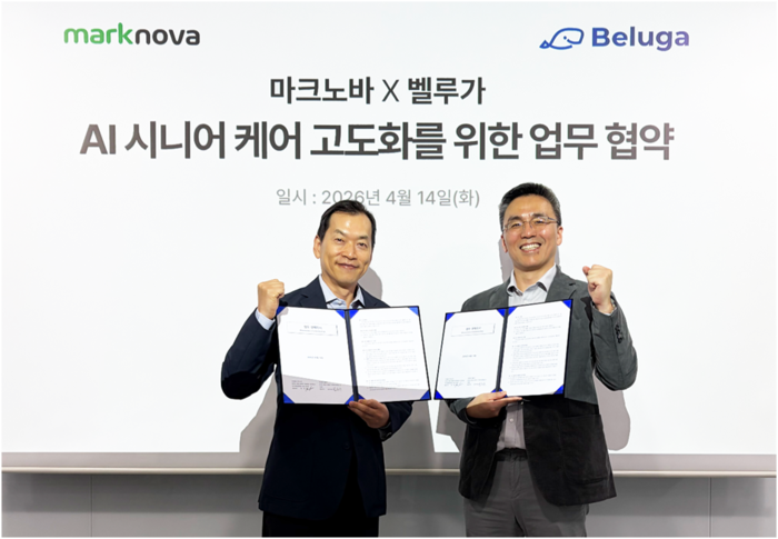 최혁 마크노바 대표와 김종윤 벨루가 대표가 14일 열린 업무협약식에서 기념촬영했다.(사진=마크노바)