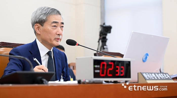 [포토] 인사청문회 답변하는 신현송 후보자