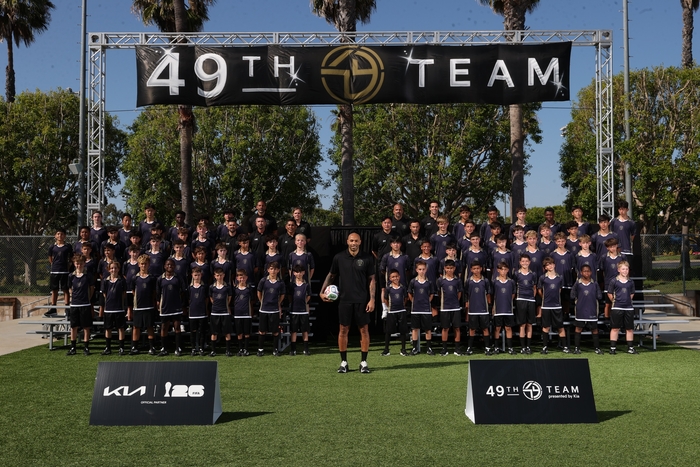 월드컵 글로벌 앰버서더 '티에리 앙리(Thierry Henry)'와 'OMBC 컵'에 참가한 유소년 선수들.