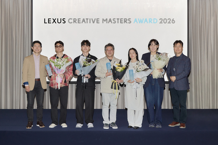 왼쪽부터 이병진 렉서스코리아 부사장, 파이널리스트 이창희, 파이널리스트 서진혁, 위너 이지우, 파이널리스트 김예지, 파이널리스트 박지은, 김형준 렉서스코리아 이사