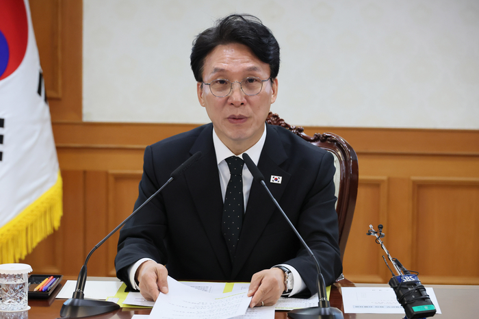 김민석 국무총리가 15일 서울 종로구 정부서울청사에서 열린 제5차 비상경제본부 회의에서 발언하고 있다. 연합뉴스