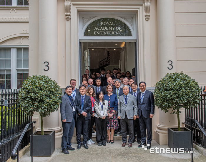 한국공학한림원(NAEK)과 영국왕립공학한림원(RAEng)이 13일(현지시간) 영국 런던에서 '한-영 자율주행 정책·기술 포럼(UK-Korea Policy Technology Forum on Autonomous Vehicles)'을 개최했다. 공학한림원 제공