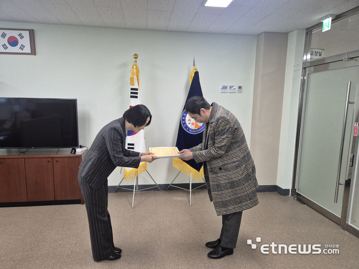 리젠티앤아이, 인천 송담초에 컴퓨터 기증 - 뉴스 썸네일 이미지