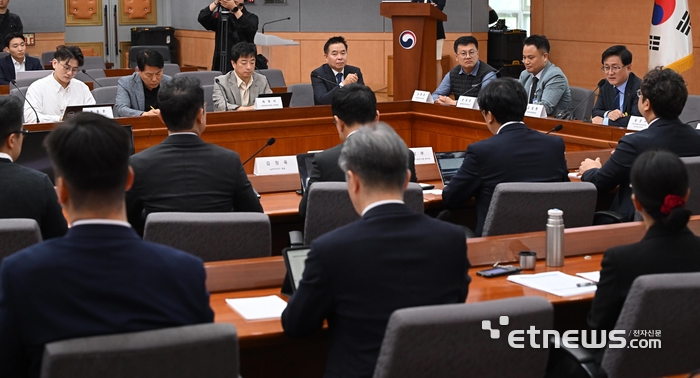 [포토] 모두발언하는 김성환 기후부 장관