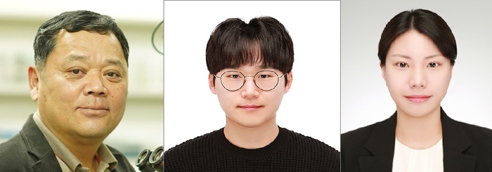 왼쪽부터 임근배 포스텍 교수, 이중호·윤가은 박사(공동 1저자)