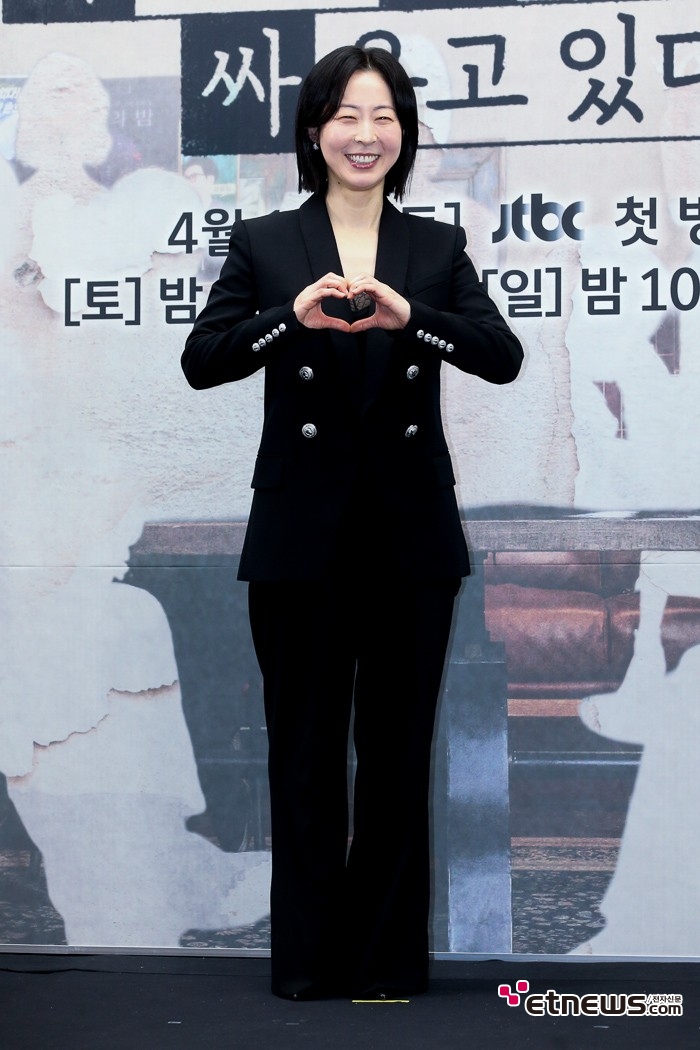 [ET포토] 강말금, '돋보이는 밝음으로 하트'