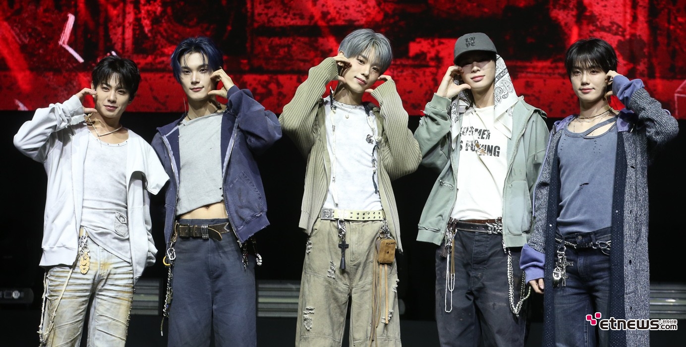 [ET포토] 이븐, '설렘을 담은 하트'