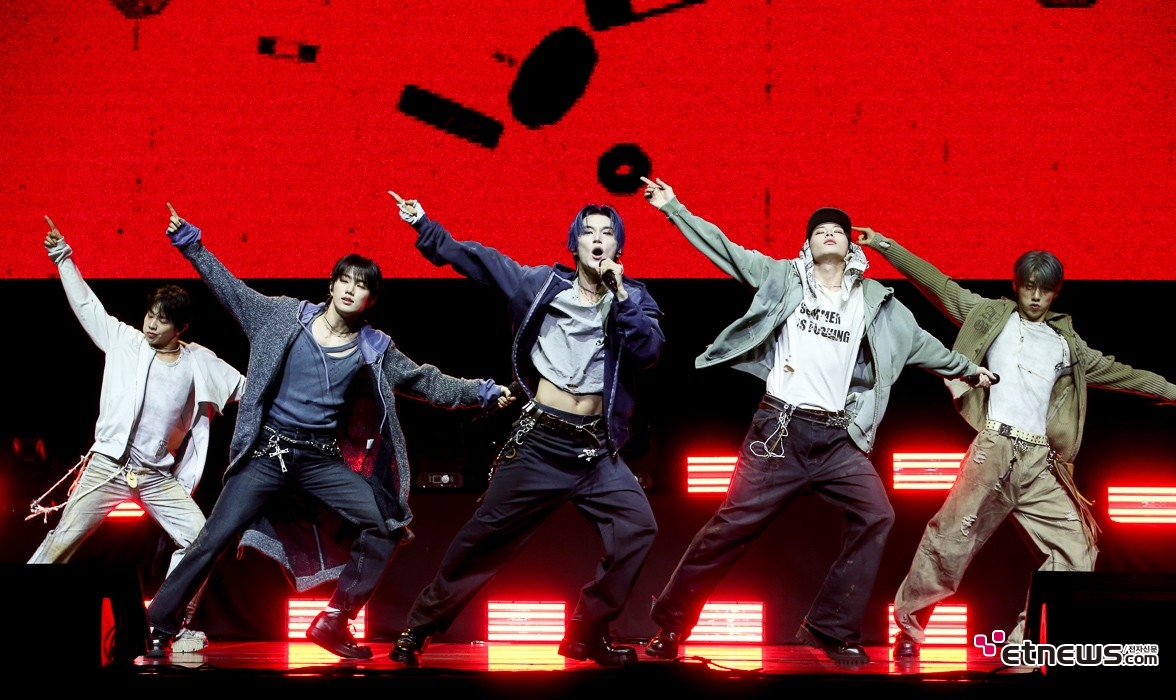 [ET포토] 이븐, '오차없이 칼군무'