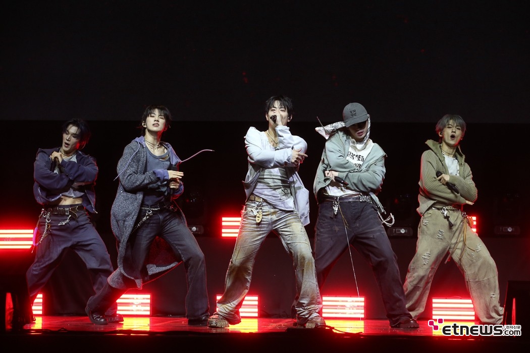 [ET포토] 이븐, '봄바람을 가르며'