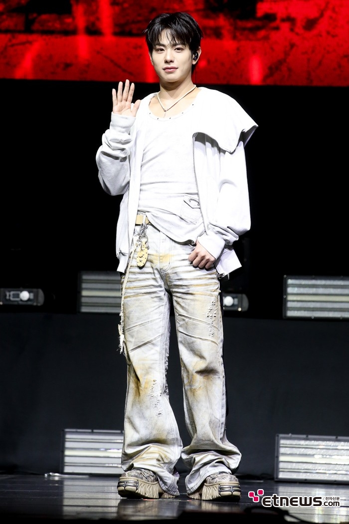 [ET포토] 이븐 케이타, '멋짐 흩날리며'