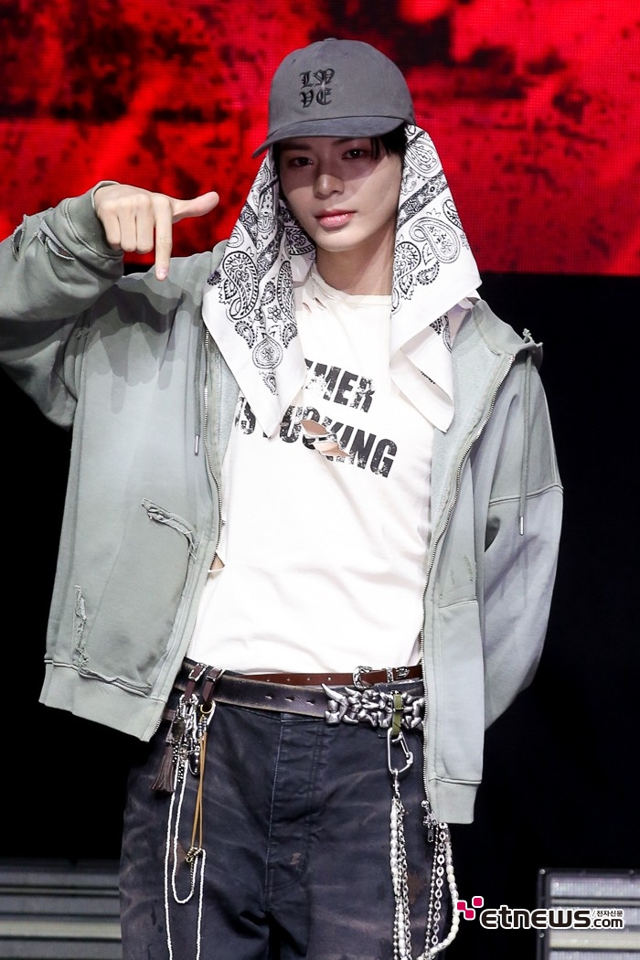 [ET포토] 이븐 문정현, '독특한 스카프 패션'