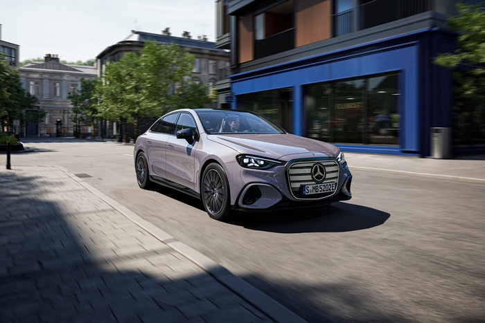 벤츠  '디 올-뉴 일렉트릭 C-클래스'