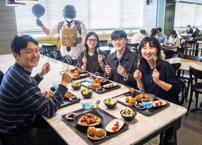 삼성웰스토리, '배틀그라운드'와 협업…Z세대 겨냥 구내식당 체험형 프로모션