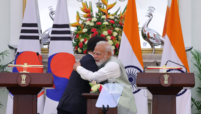 이재명 대통령과 나렌드라 모디 인도 총리가 20일(현지시간) 뉴델리 영빈관에서 공동언론발표 후 인사하고 있다. 연합뉴스