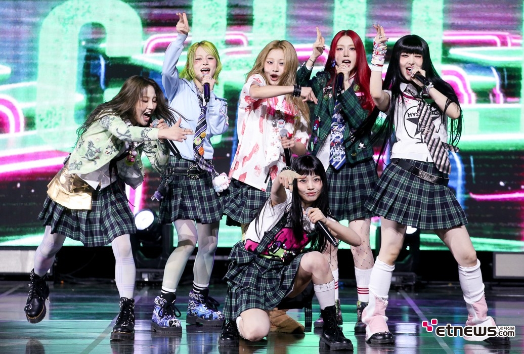 [ET포토] 언차일드, '신나는 데뷔 첫 무대'
