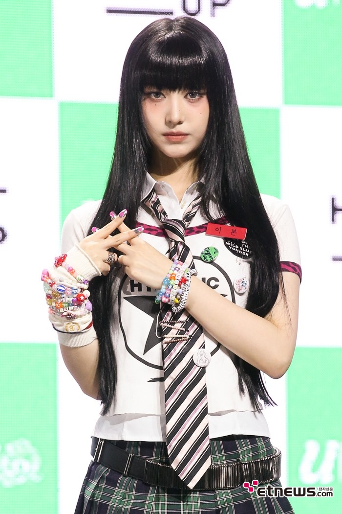 [ET포토] 언차일드 이본, '빠져드는 아이콘택트'