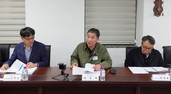 21일 서울 관악구 한국휴게음식업중앙회에서 열린 플랫폼 수수료 협단체 현장 간담회에서 최승재 중소기업 옴부즈만이 간담회를 진행 하고 있다.