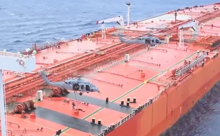 인도태평양 구역에서 이란 연계 선박 나포하는 미군. 사진=미국 국방부 영상 캡처