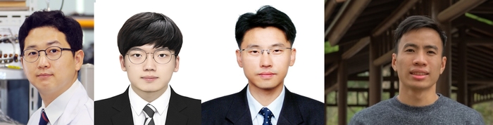 왼쪽부터 진현규 포스텍 교수, 통합과정 김준석 씨, 정종률 충남대 교수, 카오반 푸억 박사