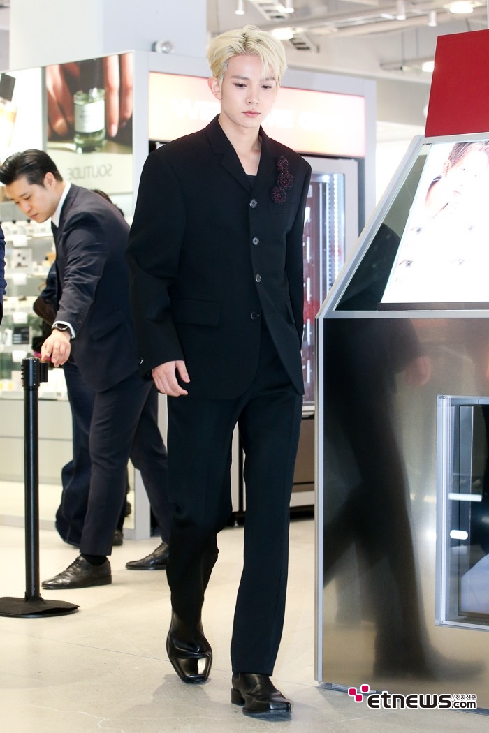 [ET포토] 에반, '비현실적인 실물 비율~어디를 가도 센터 비주얼'