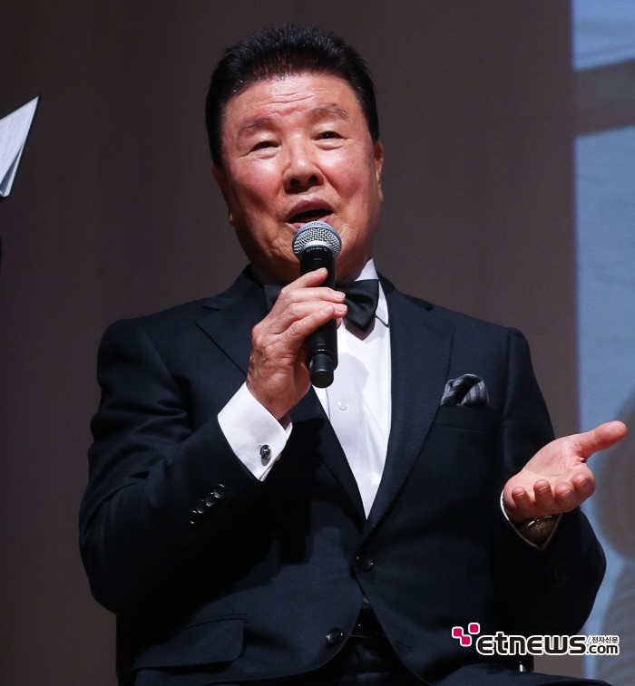 [ET포토] 조갑철-장미화-쟈니리-임희숙-태진아, '쟈니리 회고록 출판 기념 토크 콘서트 참석'