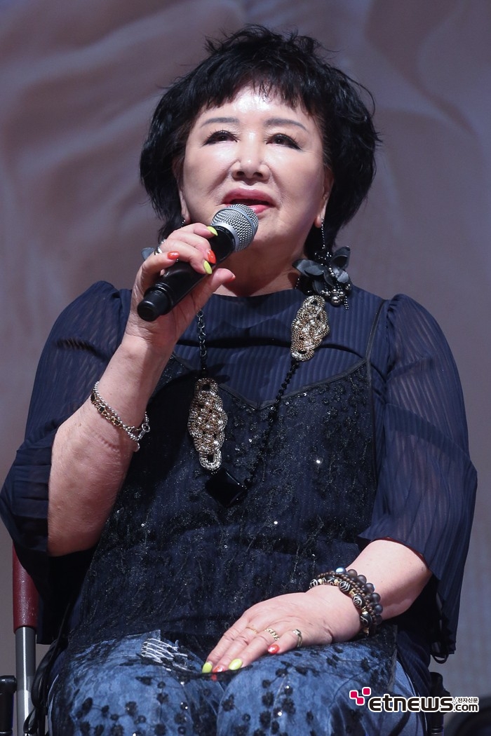 [ET포토] 조갑철-장미화-쟈니리-임희숙-태진아, '쟈니리 회고록 출판 기념 토크 콘서트 참석'