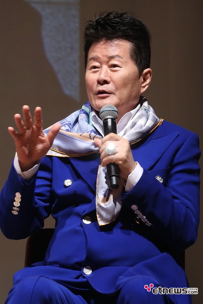 [ET포토] 조갑철-장미화-쟈니리-임희숙-태진아, '쟈니리 회고록 출판 기념 토크 콘서트 참석'