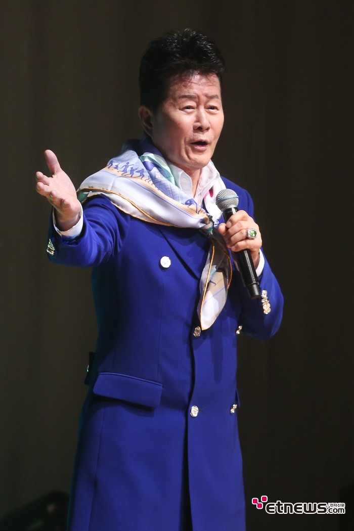 [ET포토] 태진아, '오랜만에 선보이는 옥경이 무대'