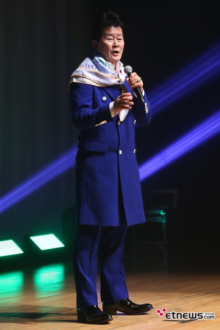 [ET포토] 태진아, '오랜만에 선보이는 옥경이 무대'