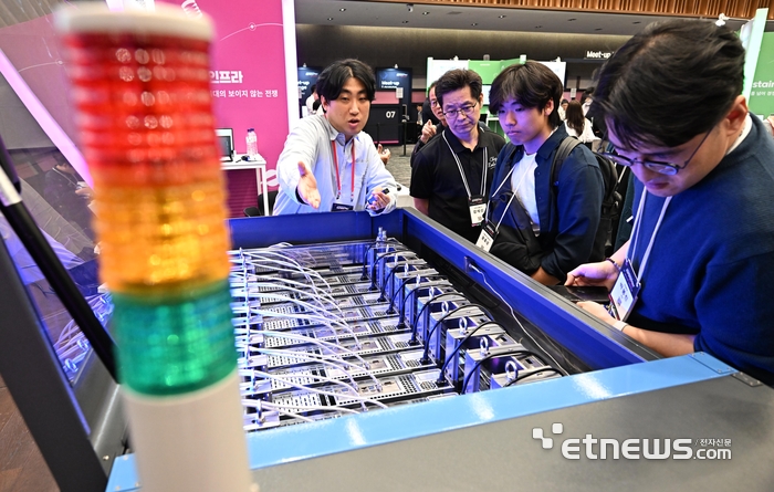 [포토]고밀도 AI데이터센터용 액침 냉각 플랫폼 '스마트박스'